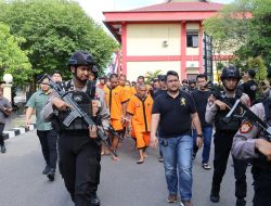 Kapolda Kalteng Pimpin Konferensi Pers, Hasil Pengungkapan Kasus Penjarahan Massal TBS di PT AKPL dengan 27 Pelaku Diamankan