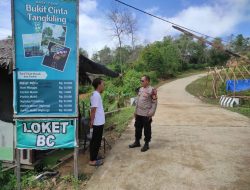 Sambangi Bukit Cinta, Personel Polsek Bukit Batu Ajak Masyarakat Jaga Keamanan Bersama