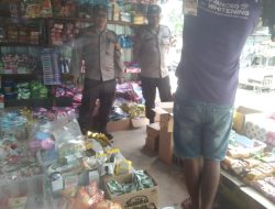 Polsek Bukit Batu Patroli Jalan Kaki di Pasar Rakyat Tangkiling untuk Pastikan Keamanan