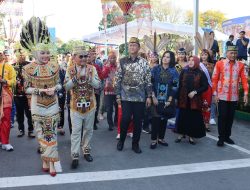 Dukung Kelestarian Budaya Daerah, Kapolda Kalteng Hadiri Karnaval Festival Budaya Isen Mulang