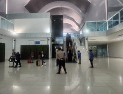 Dengan sigap, Satpamobvit perhatikan arus penumpang di Bandara Tjilik Riwut Palangka Raya