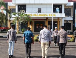 Pimpin Apel Sore, Perwira Polresta Palangka Raya Sampaikan Anev Pelaksanaan Tugas