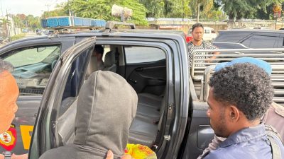 Satgas Ops Damai Cartenz 2025 serahkan tersangka Iyoktogi Telenggen ke Kejaksaan Negeri Jayawijaya