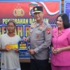 Kunker Ke Polres Kapuas, Kapolda Kalteng Kunjungi Desa Palangkau Lama Dalam Rangka Penyerahan Bantuan Bedah Rumah