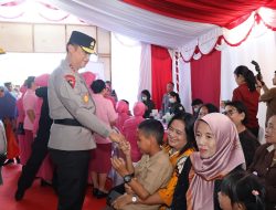 Kunker ke Polres Bartim, Kapolda dan Ketua Bhayangkari Daerah Kalteng Berikan Tali Asih kepada Personel Sakit, Warakawuri, dan Masyarakat