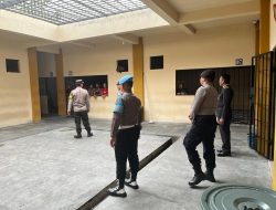 Anggota Sattahti Polresta Palangka Raya Pastikan Kondisi Rutan dalam Inspeksi Rutin