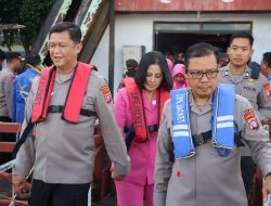 Kunker Ke Polres Kapuas, Kapolda Kalteng Kunjungi Desa Palangkau Lama Dalam Rangka Penyerahan Bantuan Bedah Rumah