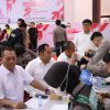Polri Hadir Untuk Masyarakat, Dirintelkam Polda Kalteng Ikuti Donor Darah Dalam Puncak Bakti Kesehatan di Mapolda Kalteng