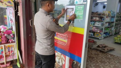 Bhabinkamtibmas Sosialisasikan Layanan Hotline 110 kepada Masyarakat