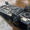 Sigap Tangani Laka Tunggal, Pammat Ditsamapta Polda Kalteng Evakuasi Mobil Terbalik di Jalan Soekarno