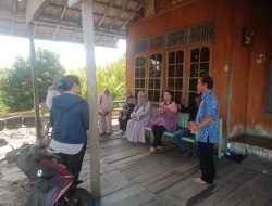 Bhabinkamtibmas Pahandut Seberang Dampingi Mahasiswa Akbid Eka Kaharap Lakukan Orientasi Lingkungan