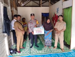 Wujud Kepedulian, Bhabinkamtibmas Dampingi Penyaluran BLT Dana Desa Di Wilayah Binaan