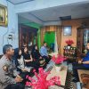 Kapolsek Sabangau Dampingi Kunjungan Duka Kapolda Kalteng di Rumah Almarhum Aipda Faredik Kadek