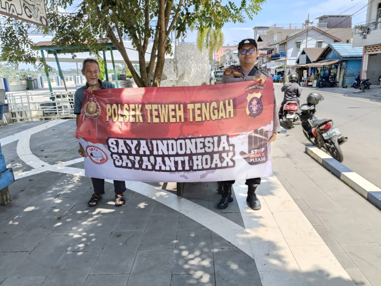 Sapu Bersih Berita Hoax, Polsek Teweh Tengah Sampaikan Stop Hoax Kepada Warga