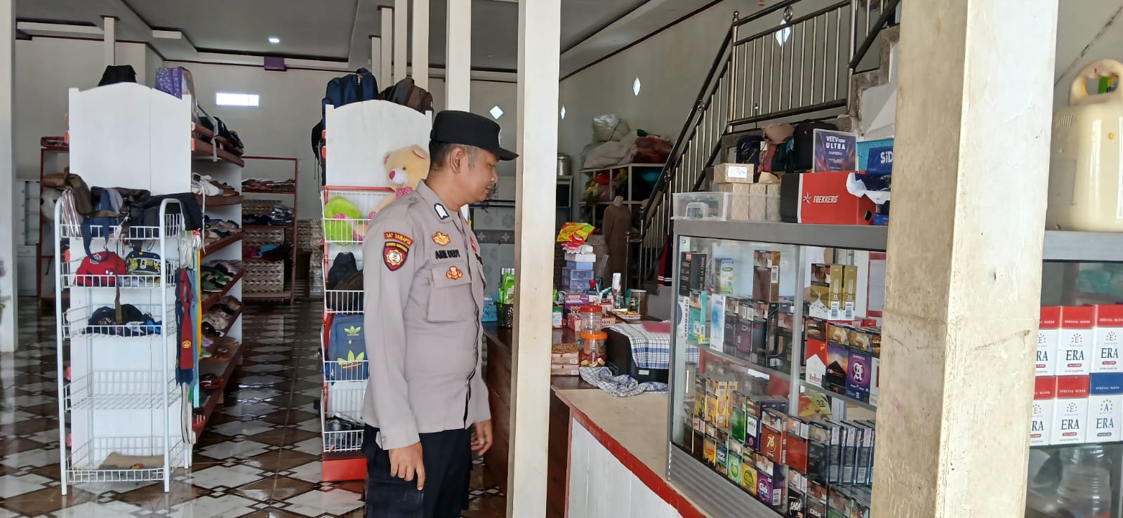 Piket Polsek Lamandau Silaturahmi Ke Pedagang