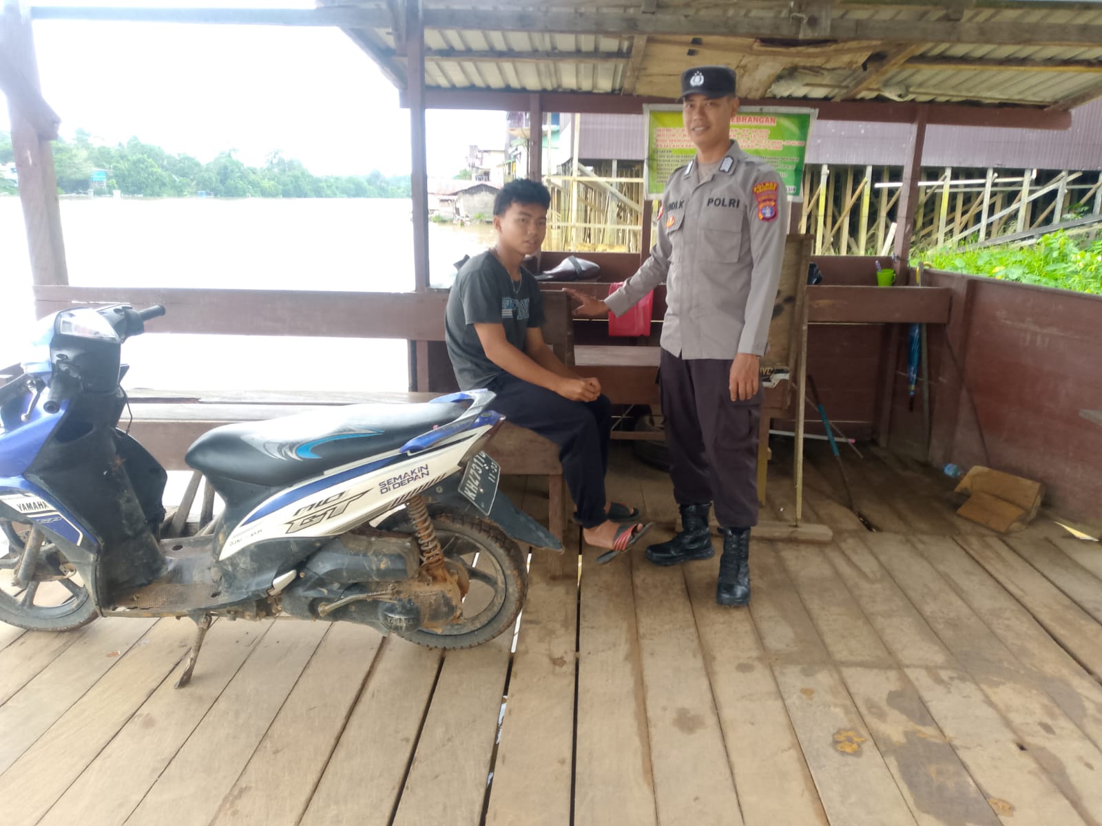 Pererat silaturahmi, Bhabinkamtibmas/ personil Polsek Marikit melaksanakan sambang Kamtibmas ke warga masyarakat.