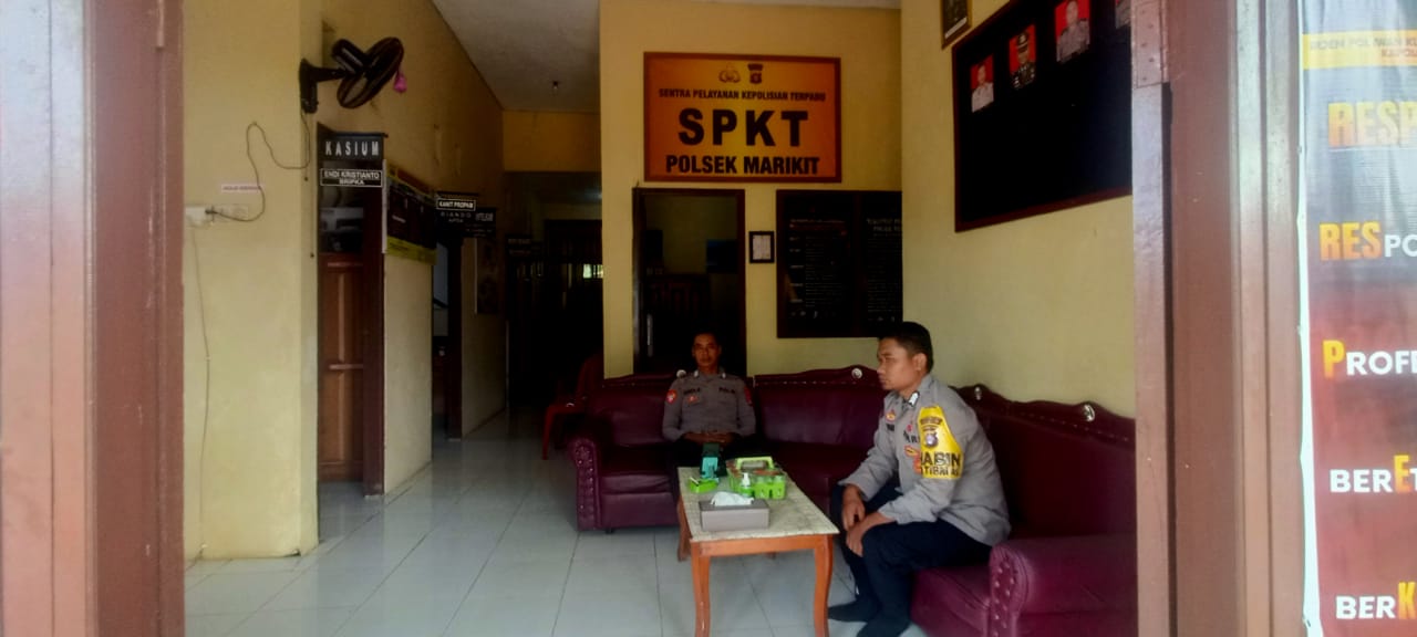 Personil Polsek Marikit Stand By di Mako pada siang hari.