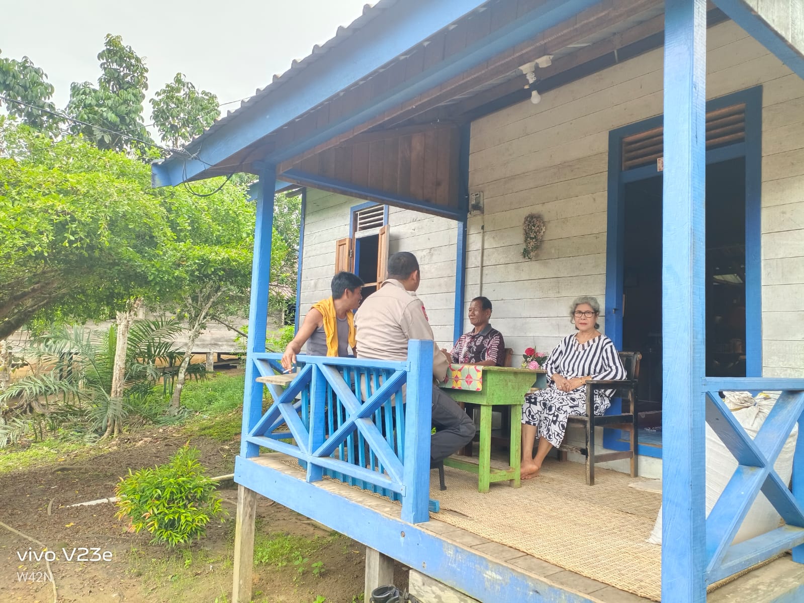 Piket Polsek Delang melaksanakan Silaturahmi ke warga masyarakat