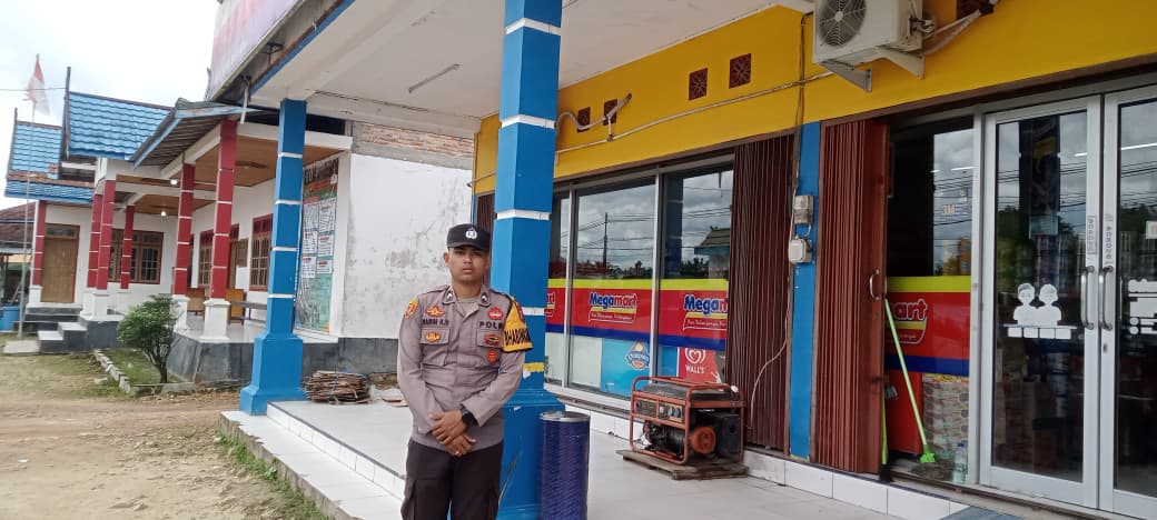 Piket Polsek Patroli kepertokoan diwilkum Polsek Sematu Jaya