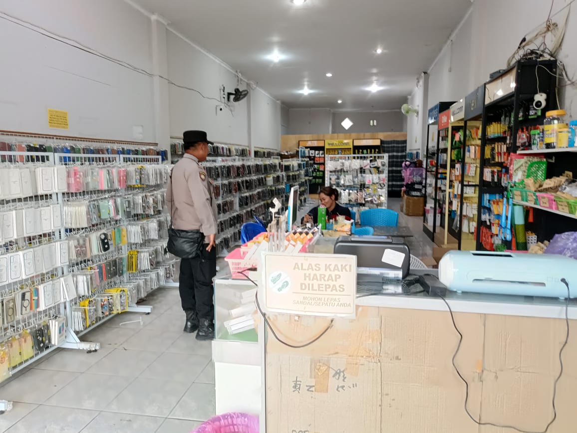 Personil Piket Polsek Bulik Laksanakan Patroli Pertokoan