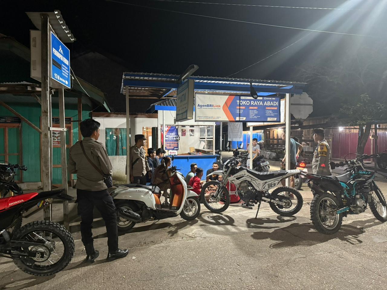 Polsek Montallat Laksanakan Patroli Malam Untuk Ciptakan Keamanan Dan Ketertiban Masyarakat