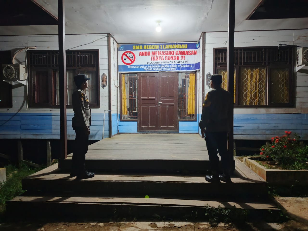 Personel Piket Polsek Lamandau Sambangi Masyarakat, Pererat Silaturahmi dan Sampaikan Pesan Kamtibmas