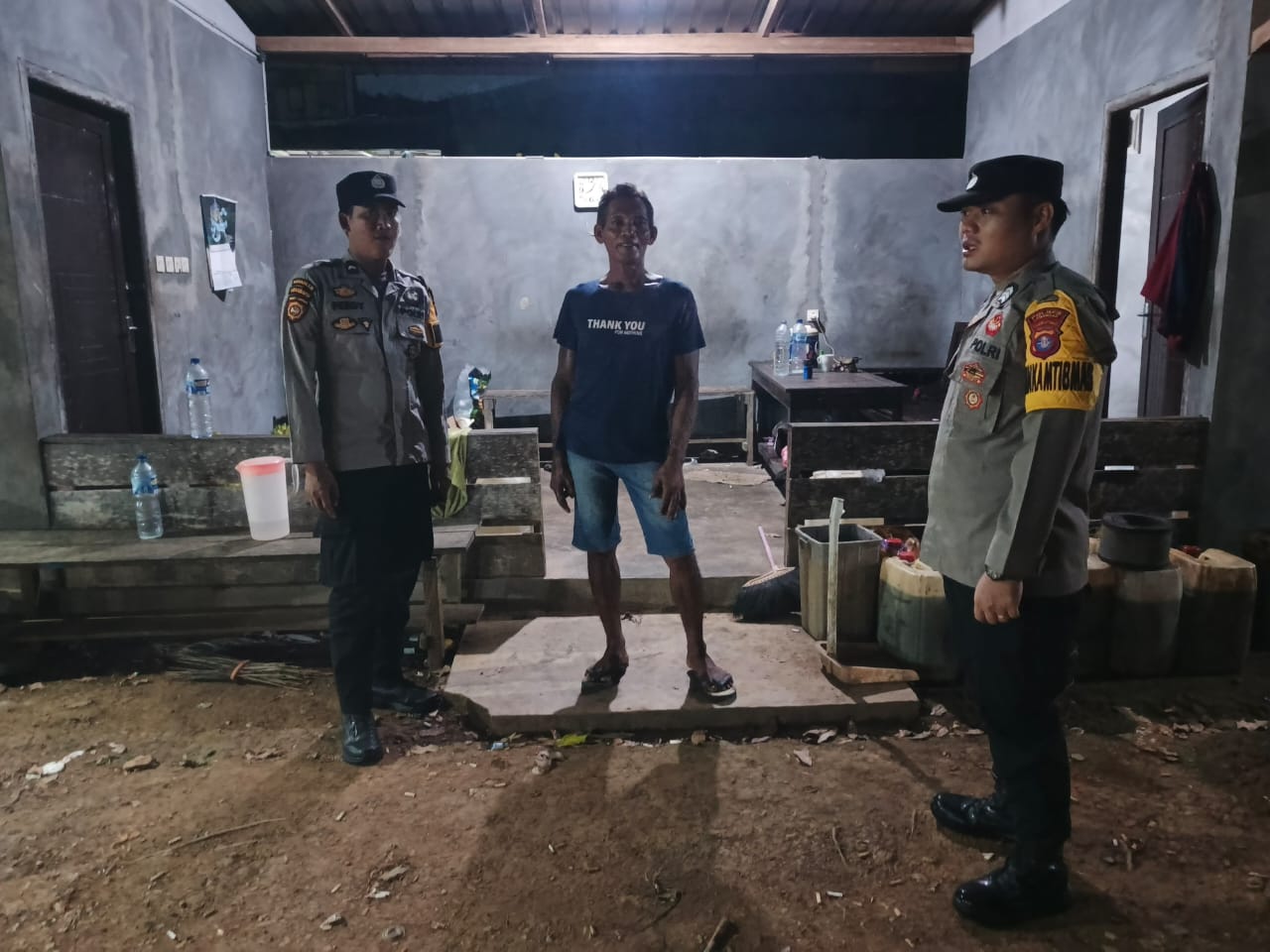 Hadir Di Tengah Masyarakat, Polsek Lamandau Patroli Dialogis Malam Cegah Gangguan Kamtibmas