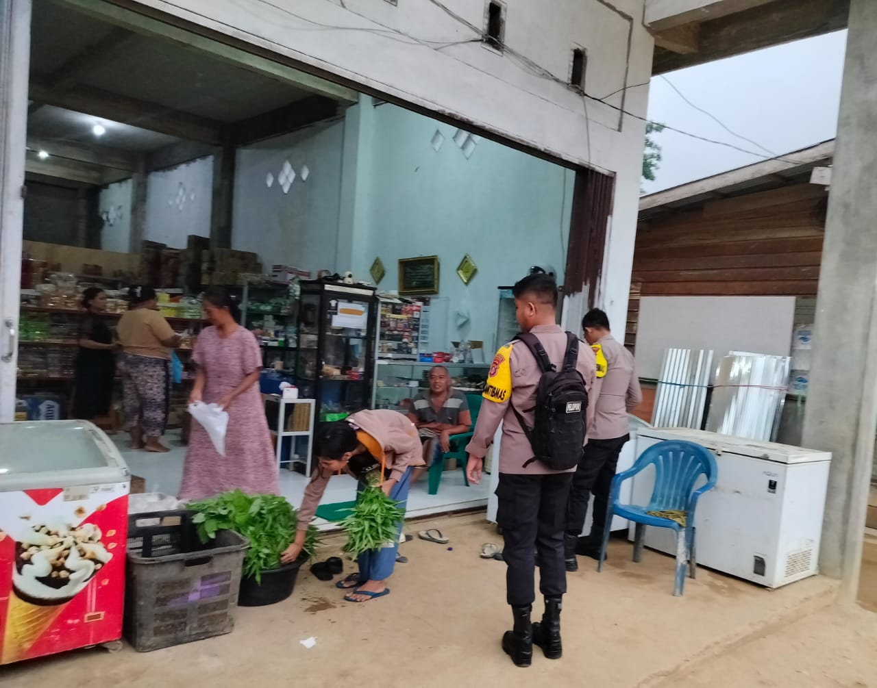 Piket Polsek Delang Silaturahmi Ke Masyarakat