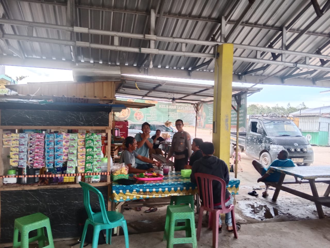 Piket Polsek Bulik Sosialisasikan Penanggulangan Premanisme Berkedok Ormas