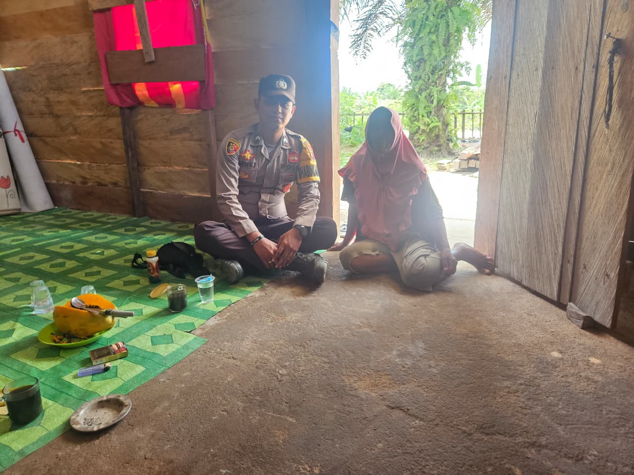 Bhabinkamtibmas Sambang ke Rumah Warga Masyarakat Binaannya