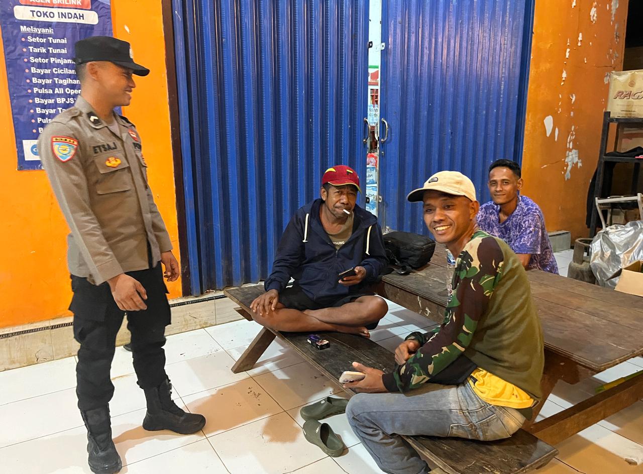 Personel Piket Polsek Lamandau Sambangi Warga, Berikan Imbauan untuk Menjauhi Judi Online
