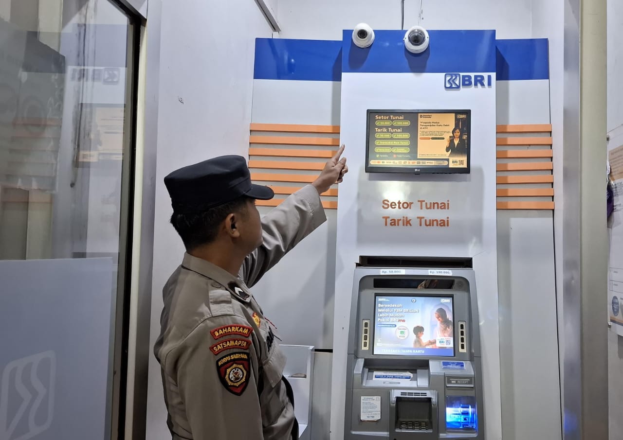Piket Polsek Patroli dimalam hari ke Perbankan Atm
