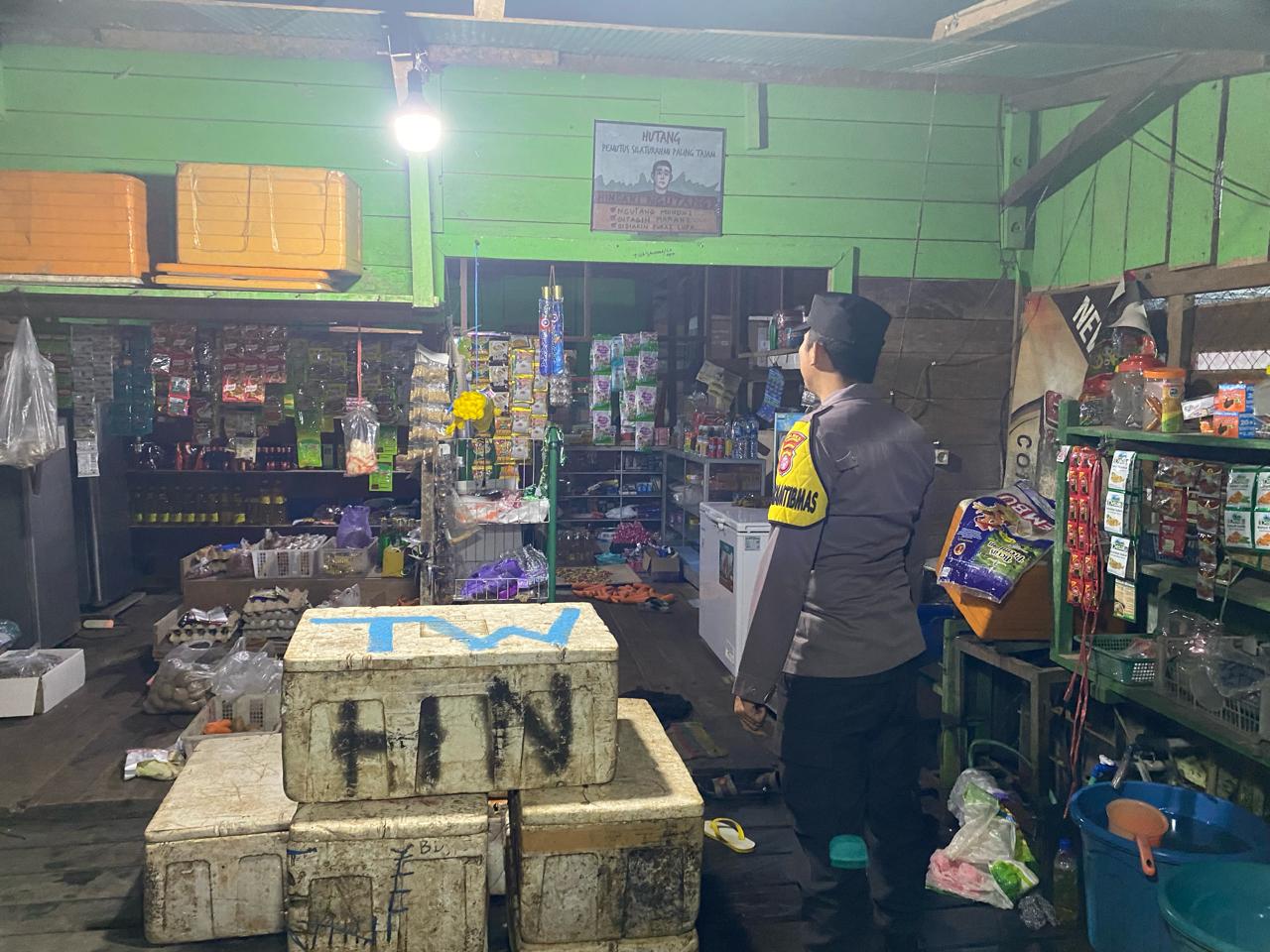 Piket Polsek Delang Silaturahmi Ke Masyarakat