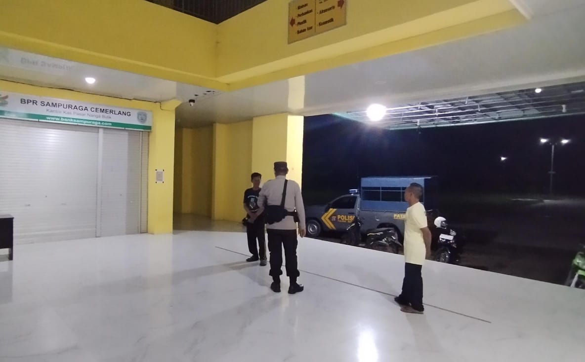 Piket Polsek laksanakan Patroli di Pasar di Wilkum Polsek Bulik
