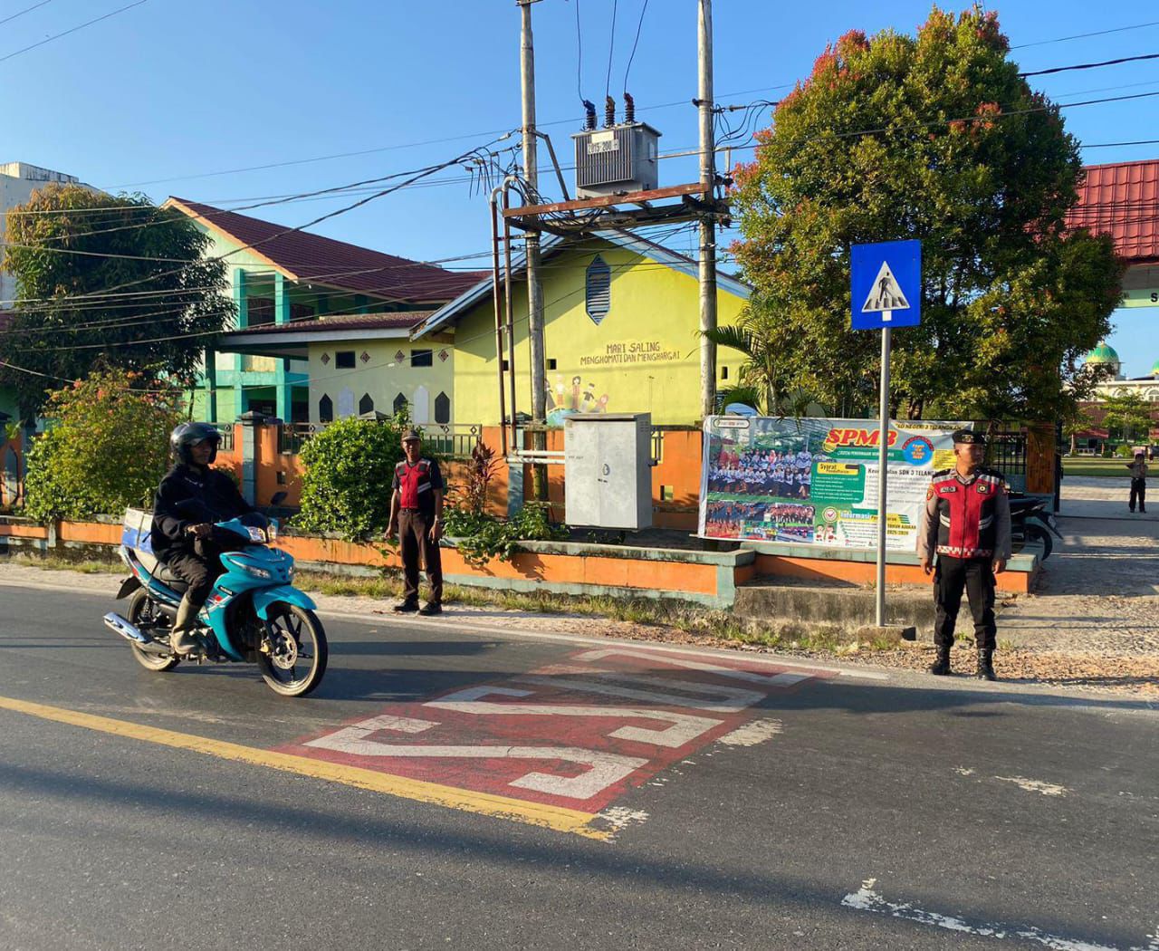 Pengaturan Lalu Lintas di Pagi Hari: Upaya Polres Katingan Meningkatkan Keselamatan dan Kelancaran Lalu Lintas
