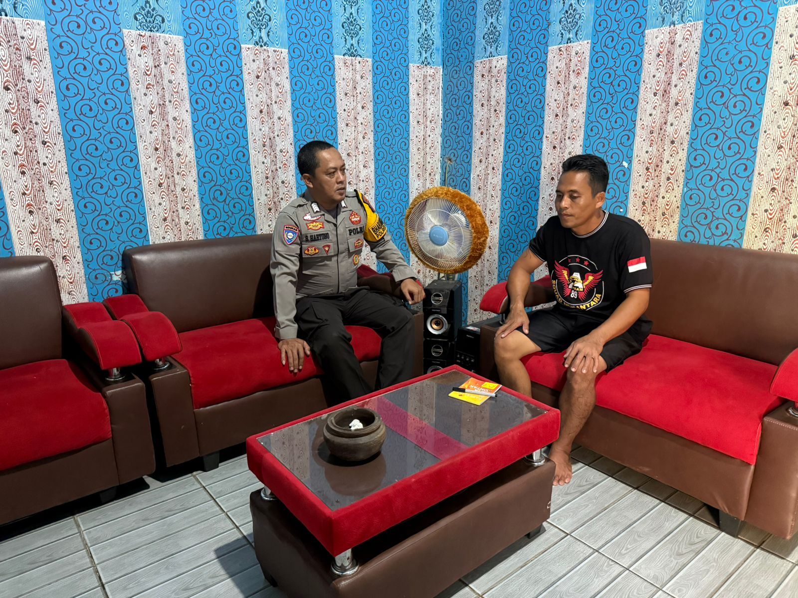 Personil Bhabinkamtibmas Polsek Bulik Sosialisasikan Penanggulangan Premanisme Berkedok Ormas