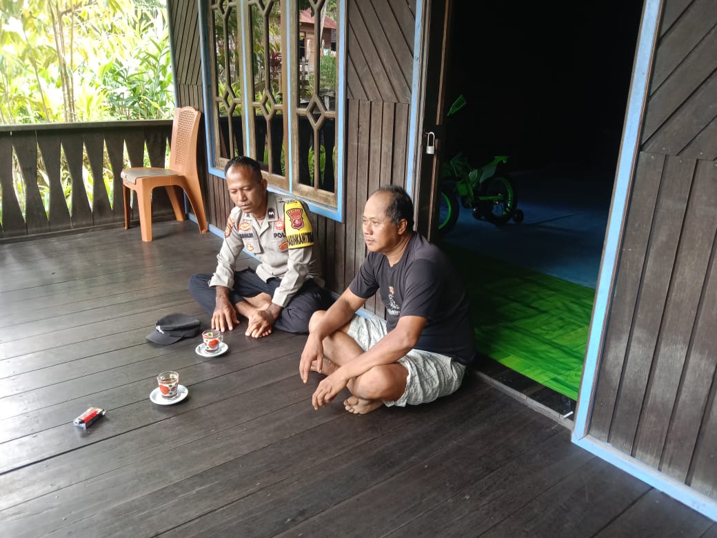 Bhabinkamtibmas Sambang ke Rumah Warga Masyarakat Binaannya
