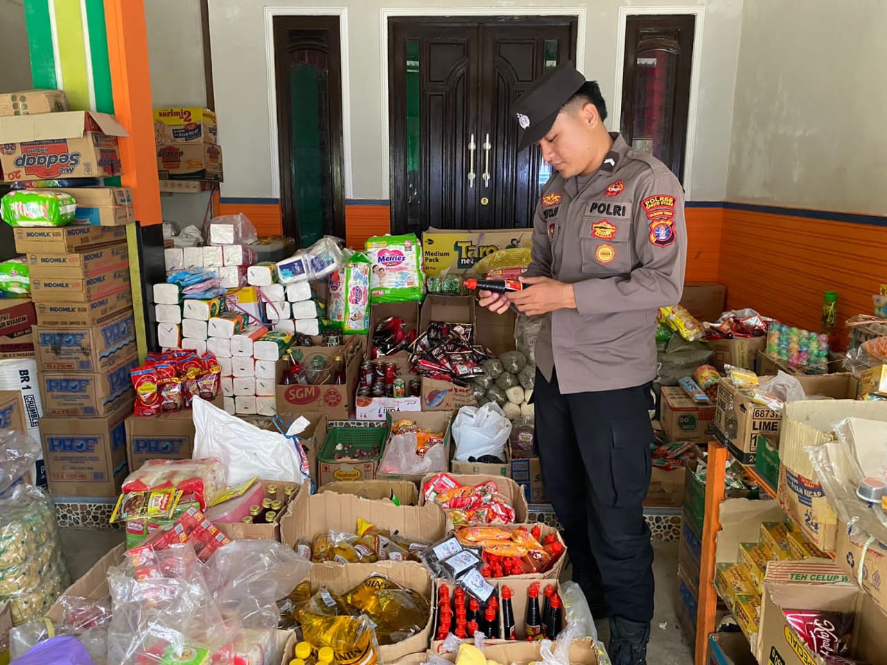 Polsek Montallat Laksanakan Pengecekan Sembako Untuk Pantau Stok Dan Harga Di Pasaran