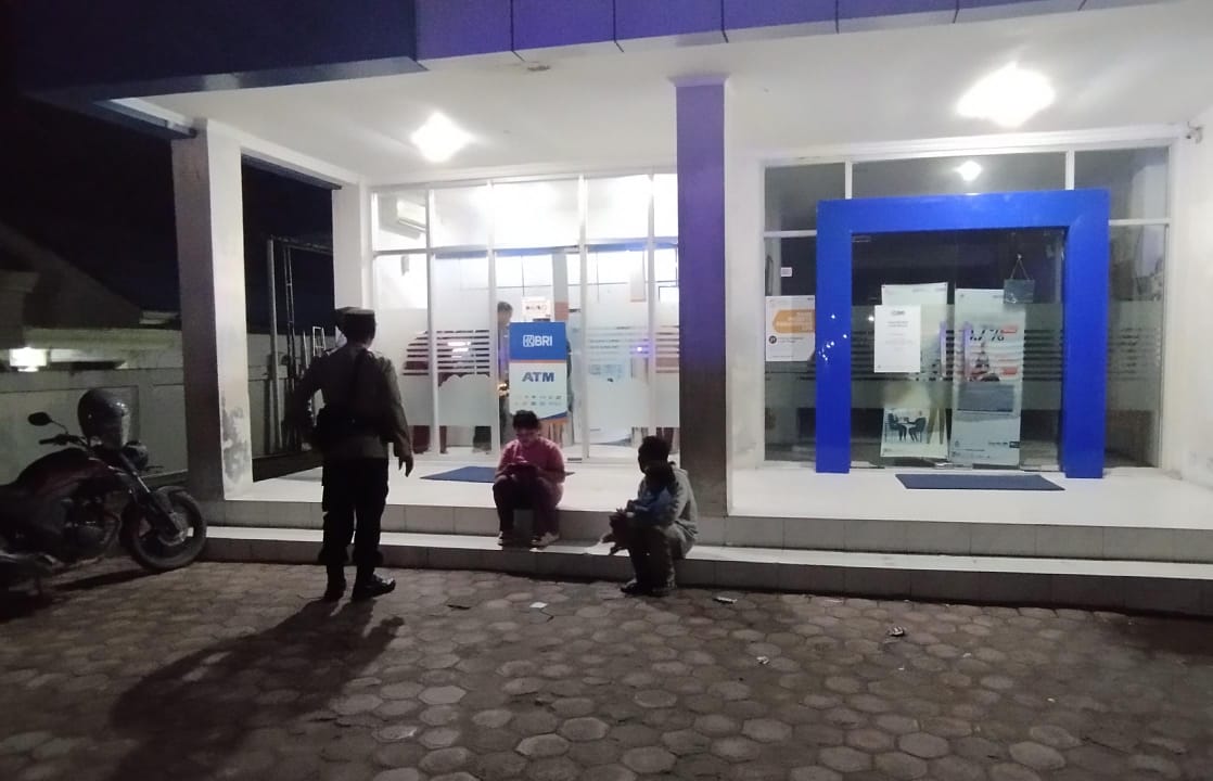 Piket Malam Polsek Bulik Patroli ke Perbankan (ATM) diwilkum Polsek Bulik