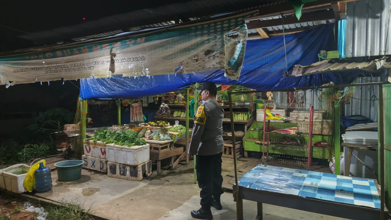 Piket Polsek laksanakan Patroli di Pasar di Wilkum Polsek Delang