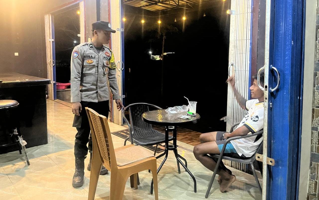 Piket Polsek lamandau melaksanakan Silaturahmi ke masyarakat