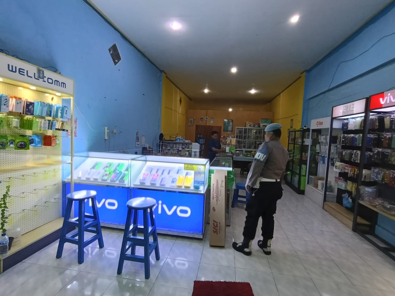 Personil Piket Polsek Bulik Laksanakan Patroli Pertokoan