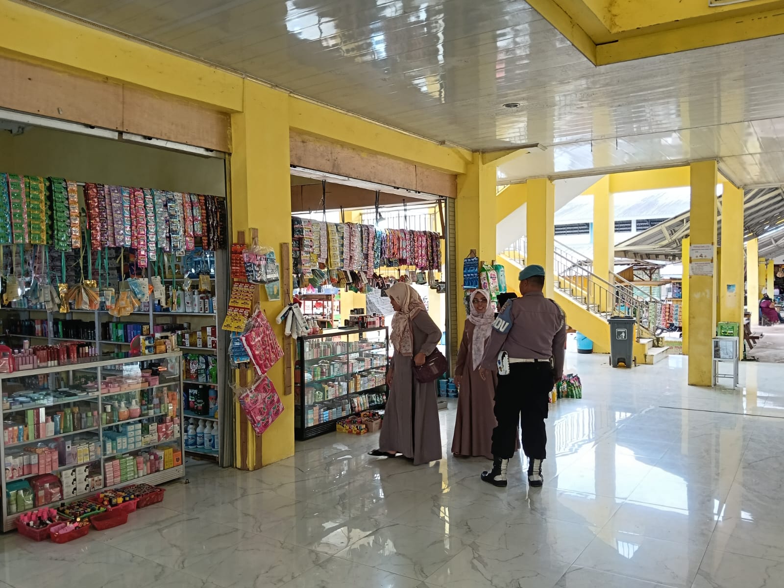 Piket Polsek laksanakan Patroli di Pasar di Wilkum Polsek Bulik