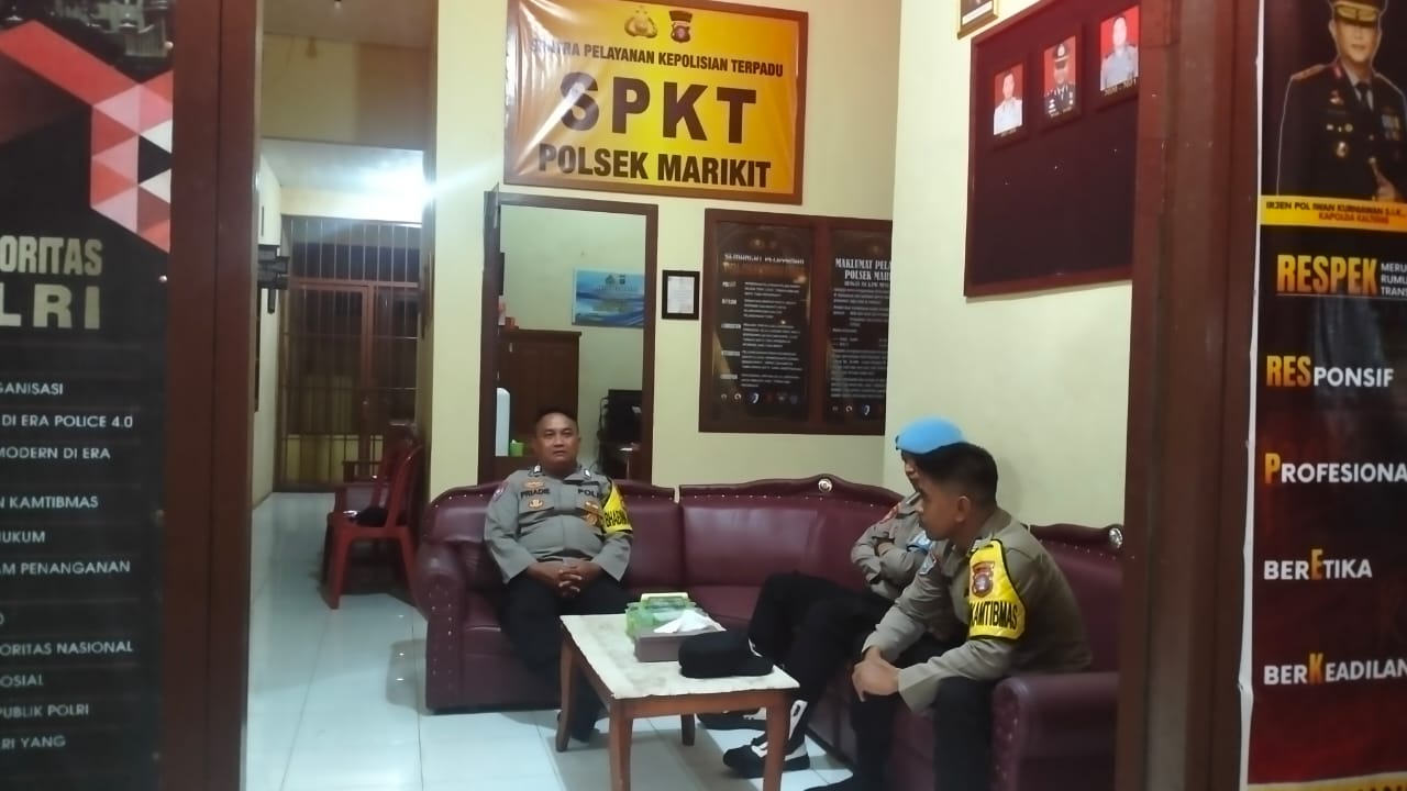 ‎Anggota Jaga Siaga dan Waspada di Mako Penjagaan.