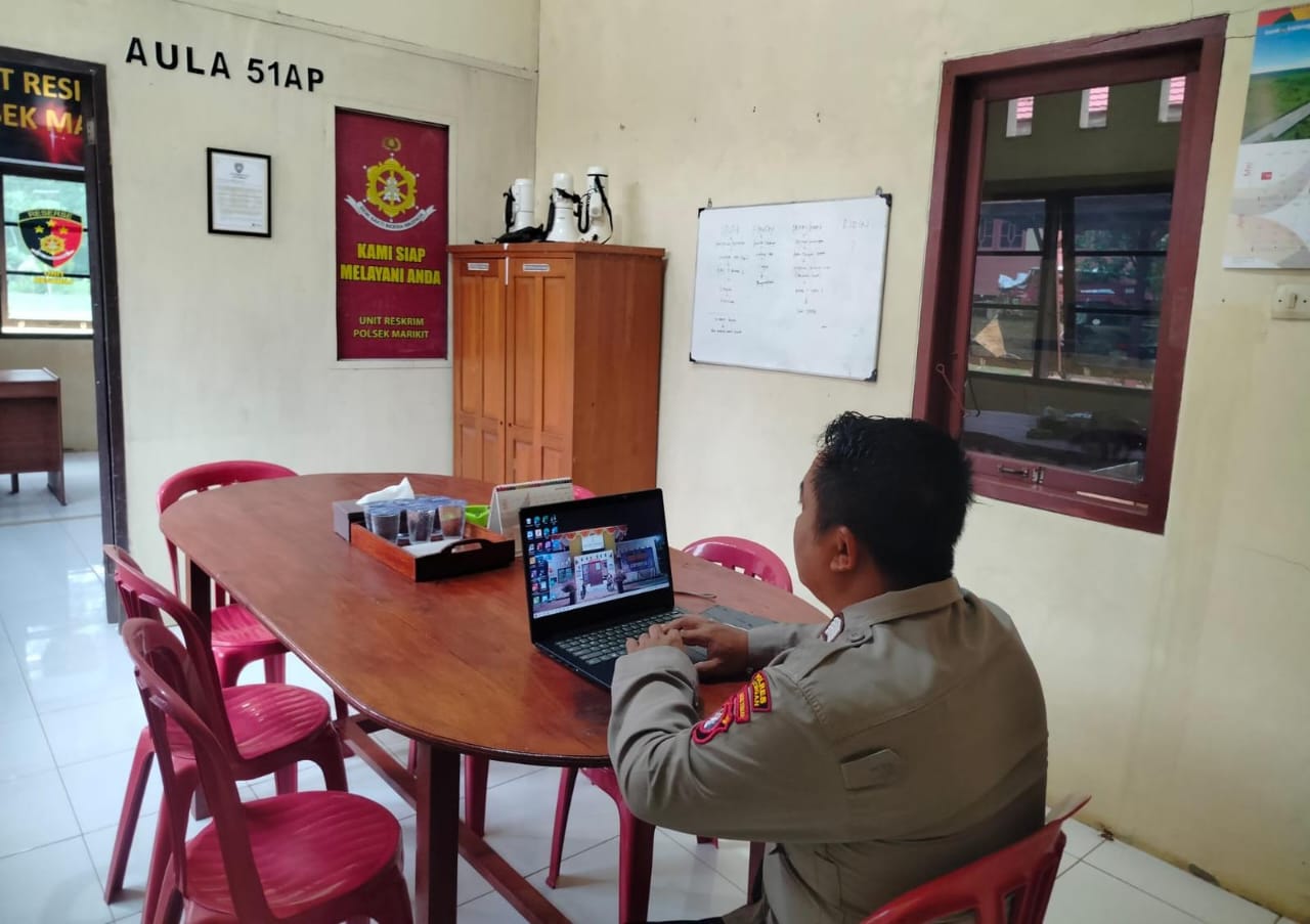 Personel Polsek Marikit Mengikuti Bimbingan Rohani (Bimroh) Melalui Zoom Meeting.