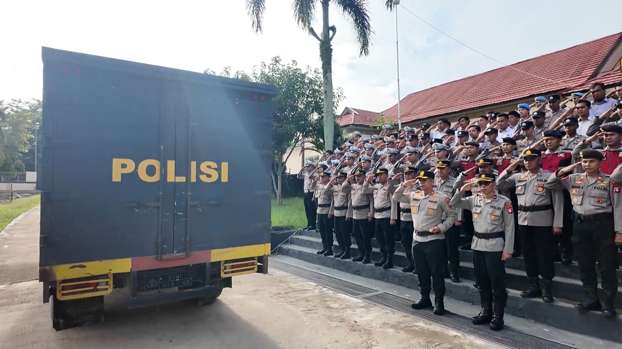 Kapolres Lamandau Pimpin Pelepasan Bantuan Kemanusiaan untuk Korban Bencana Alam