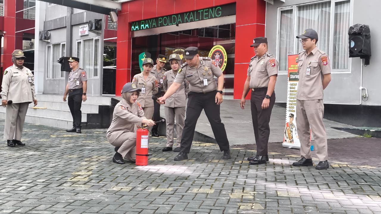 Perkuat Kesiapsiagaan Kebakaran, Rumkit Bhayangkara Adakan Simulasi APAR sebagai Bagian dari Persiapan Evaluasi Akreditasi 2026