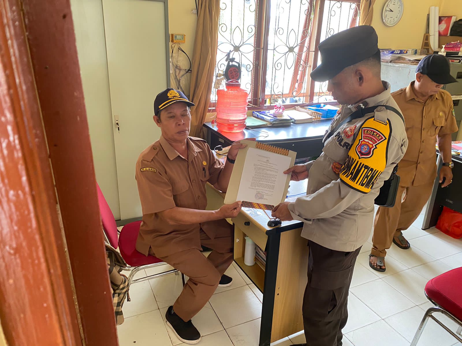 Polsek Montallat Sosialisasikan Maklumat Kapolri kepada Masyarakat