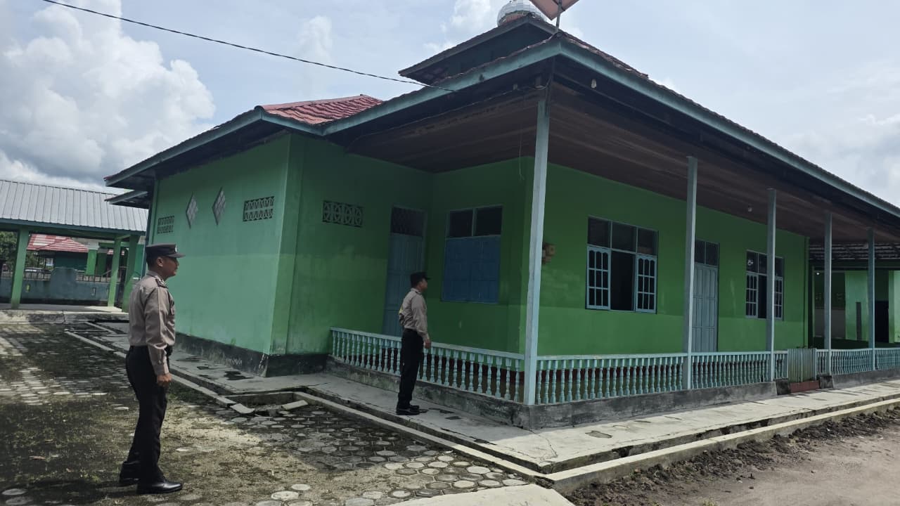 Patroli Dialogis, Polsek Tewang Sangalang Garing dan Pulau Malan Sampaikan Pesan Kamtibmas Kepada Warga