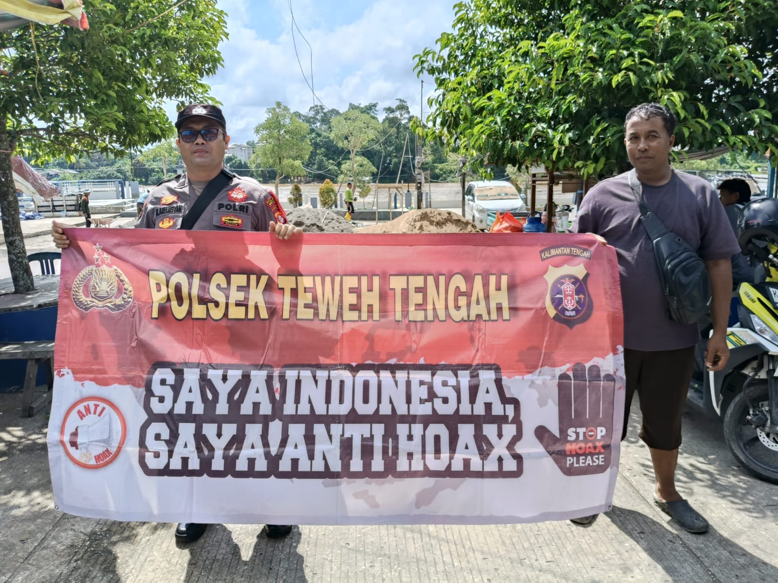 Putus Penyebaran Berita Hoax, Polsek Teweh Tengah Sampaikan Stop Hoax Kepada Warga
